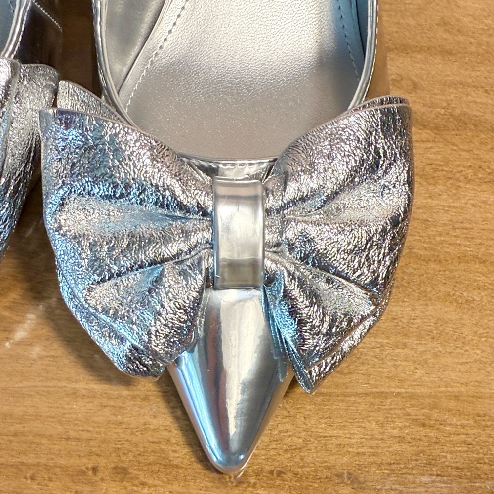 Marc Fisher Metallic Silver Bow Heels - Picture 4 of 11